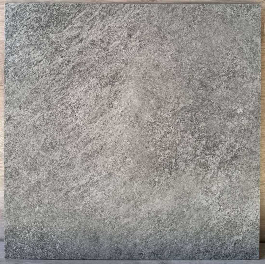 Тёмные тона природного камня