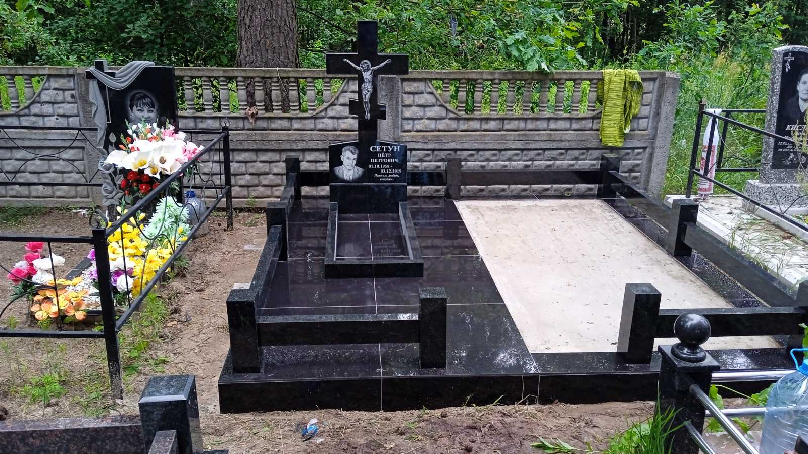 Одиночный участок · тёмный гранит